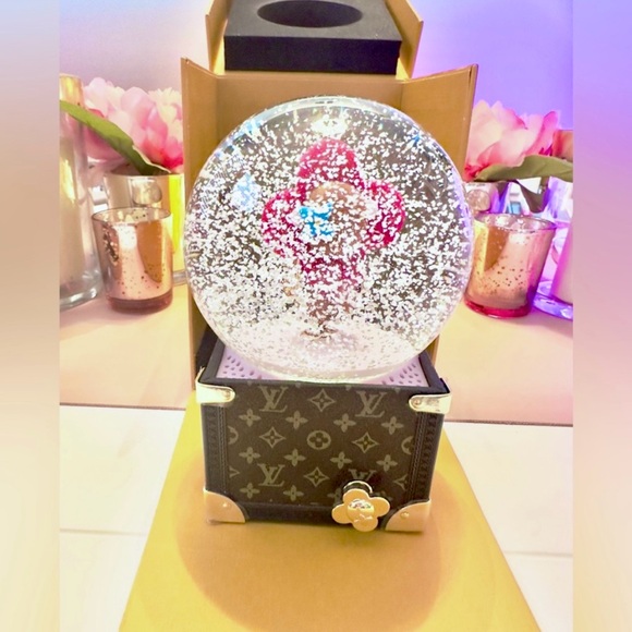 ✨Louis Vuitton Musical Snow Globe✨ - Picture 7 of 7